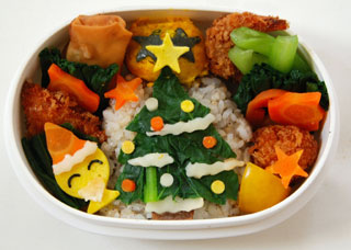 まずはツリーを飾り付け弁当